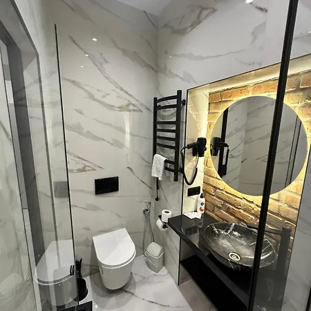 Leogrand On Rymlyanyna 6 *