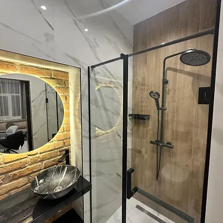 Leogrand On Rymlyanyna 6 * Львів